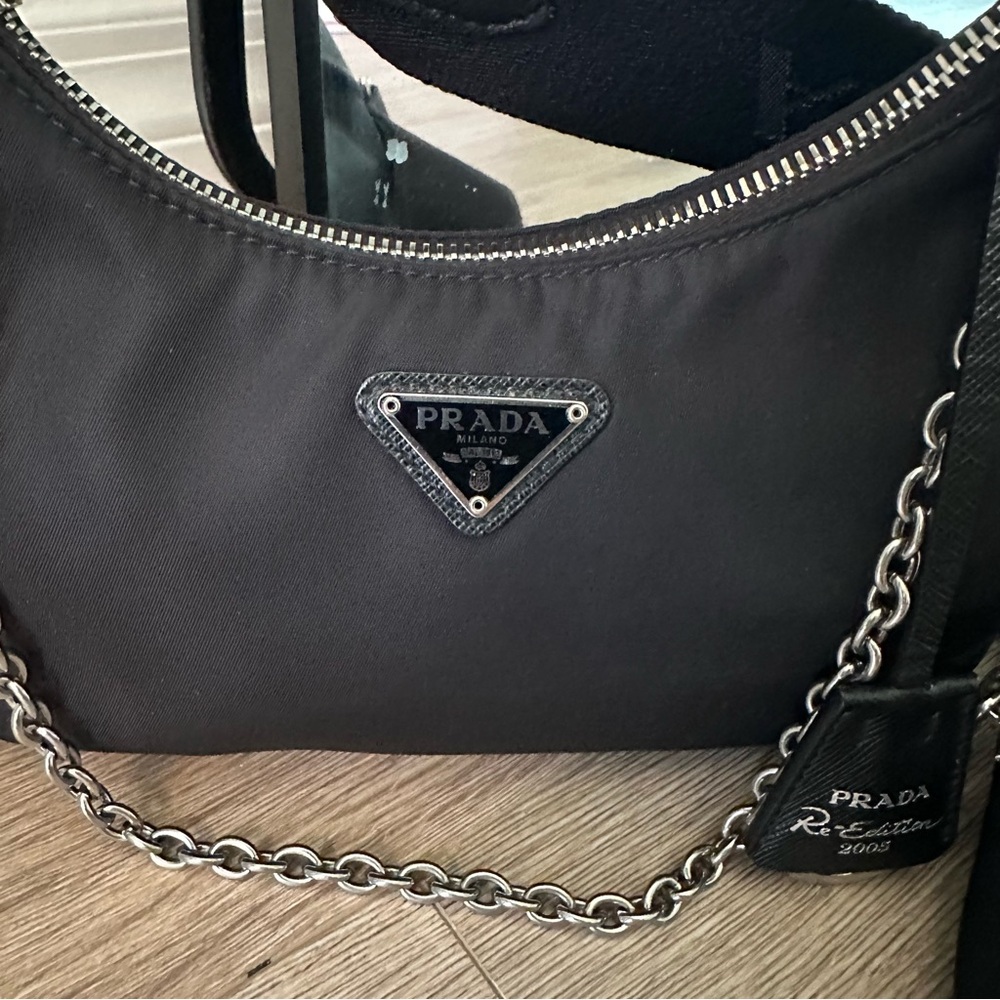 Authentic Prada Re-Edition‎ 2005 Re-Nylon bag - Picture 3 of 10